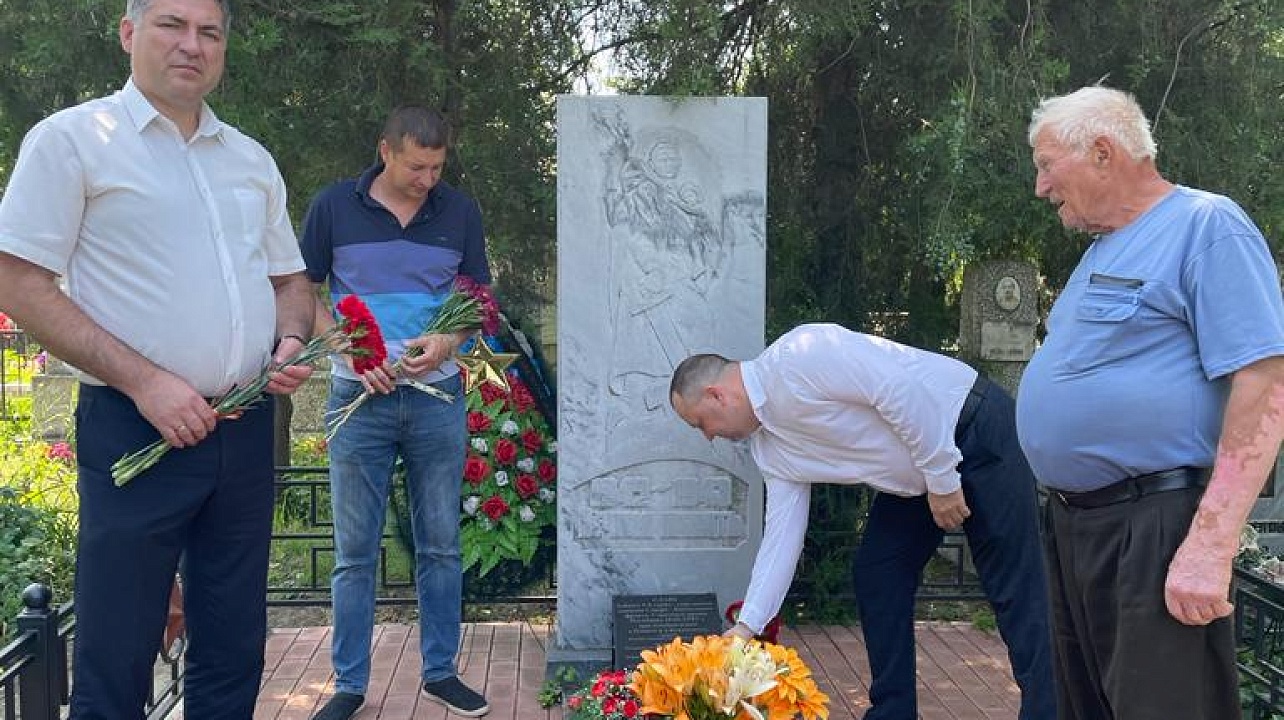 Акция «Свеча памяти» и возложения цветов у памятников участникам Великой Отечественной войны сегодня прошли по всему Прикубанскому округу
