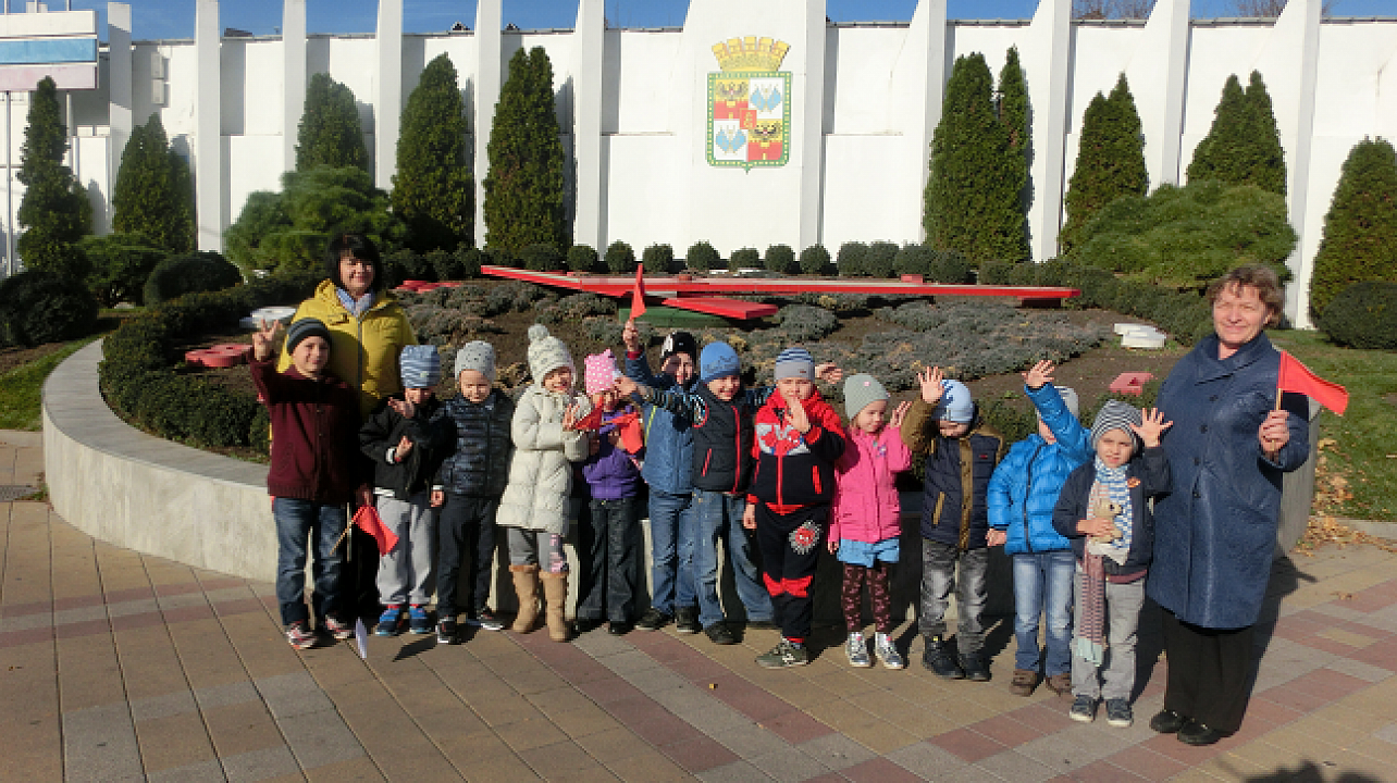 Осеннюю прогулку в парк совершили воспитанники детского сада