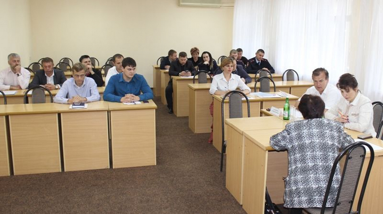 Глава администрации Центрального округа Елена Малова провела прием руководителей органов ТОС