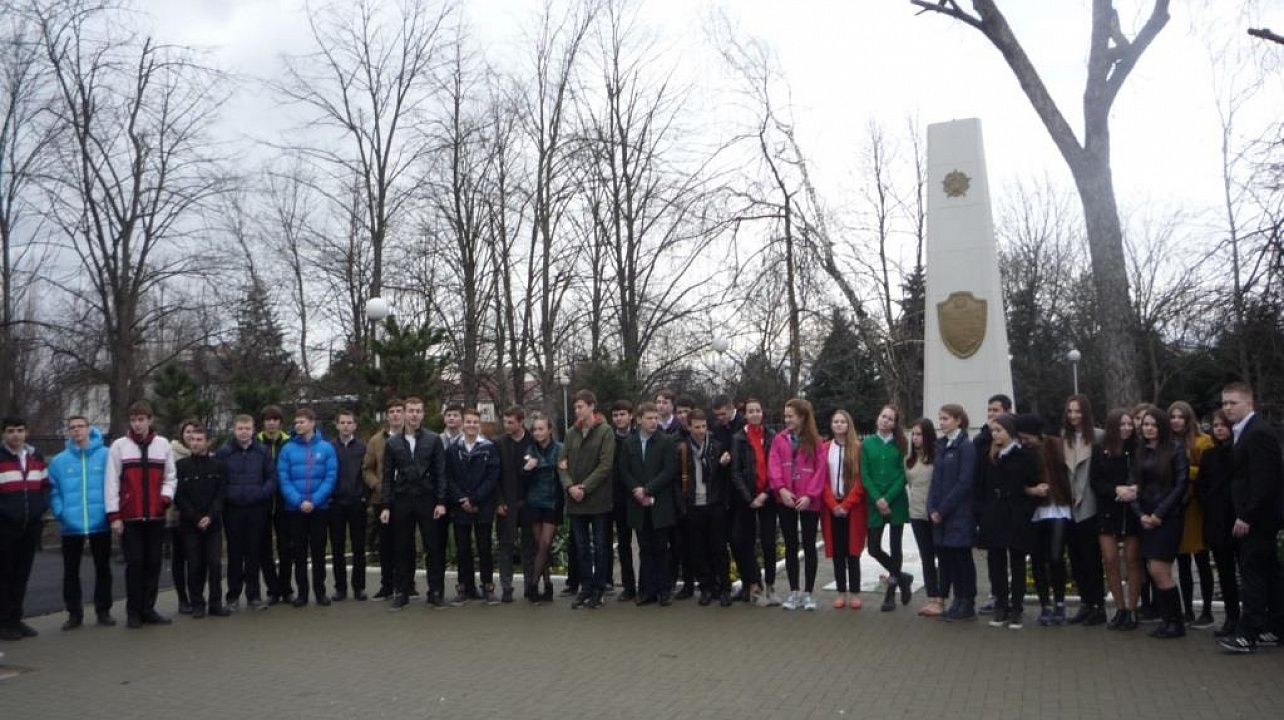 Учащиеся гимназии №18 совершили патриотическую экскурсию по памятным местам кубанской столицы