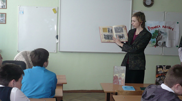 Литературно-музыкальную композицию провели в библиотеке Западного округа