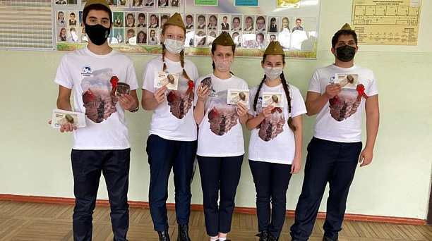 В школе № 43 прошла акция «Блокадный хлеб»