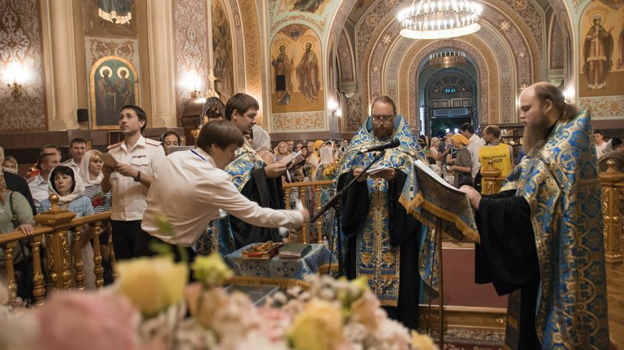 Казаки прикоснулись к мощам