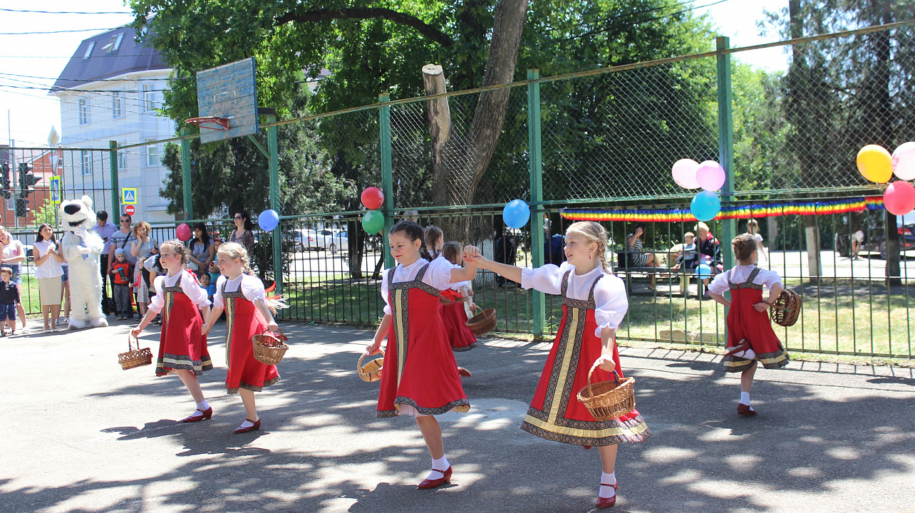Детство – это смех и радость