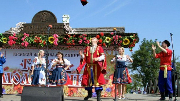 Творческие коллективы Центрального округа приняли участие в фестивалях этнокультурного комплекса «Атамань»