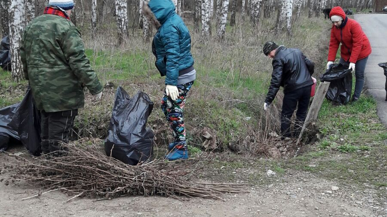В Елизаветинской станичники наводят весенний порядок