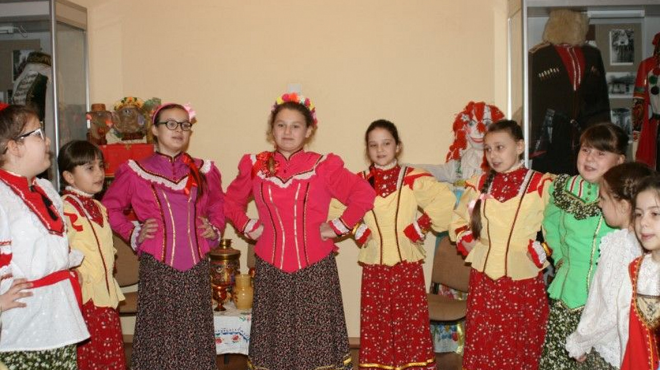 Славянские общественные объединения отметили Масленицу (2).JPG