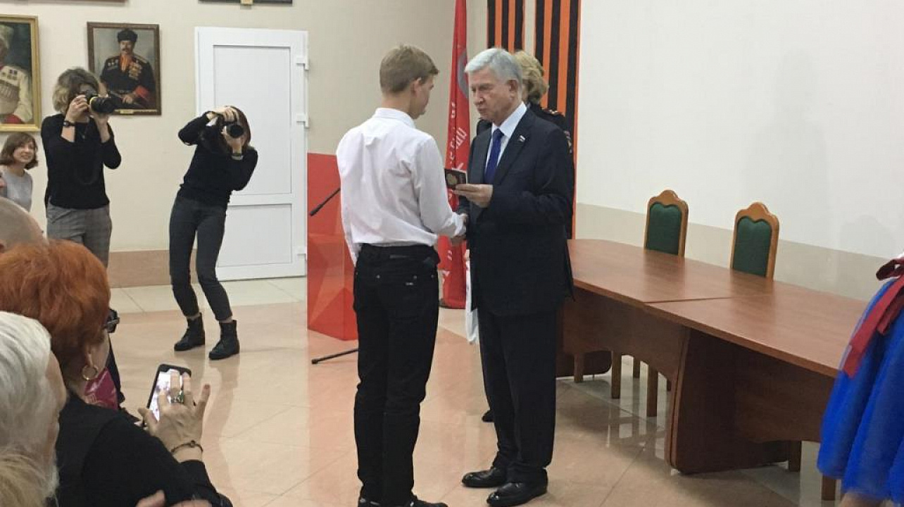 Юным жителям Западного округа торжественно вручили паспорта