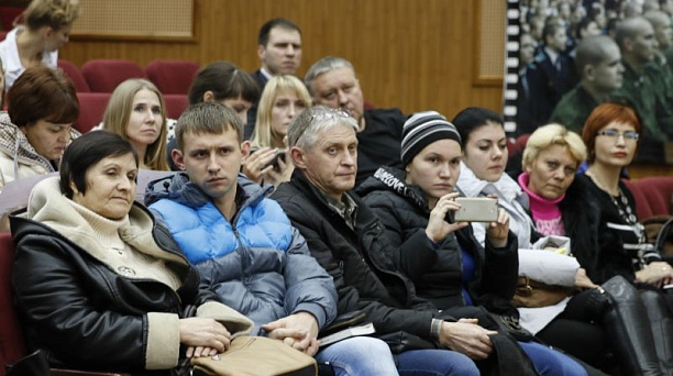 Владислав Ставицкий встретился с дольщиками проблемных жилых комплексов «Территория счастья»