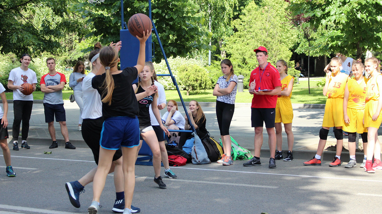 Фотоотчет с юношеской суперлиги по уличному баскетболу