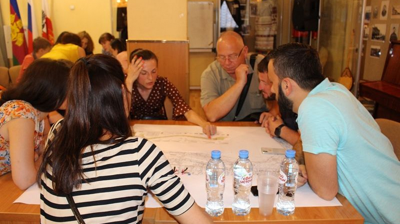 Жители Центрального округа обсудили проект благоустройства сквера «Дмитриевский»