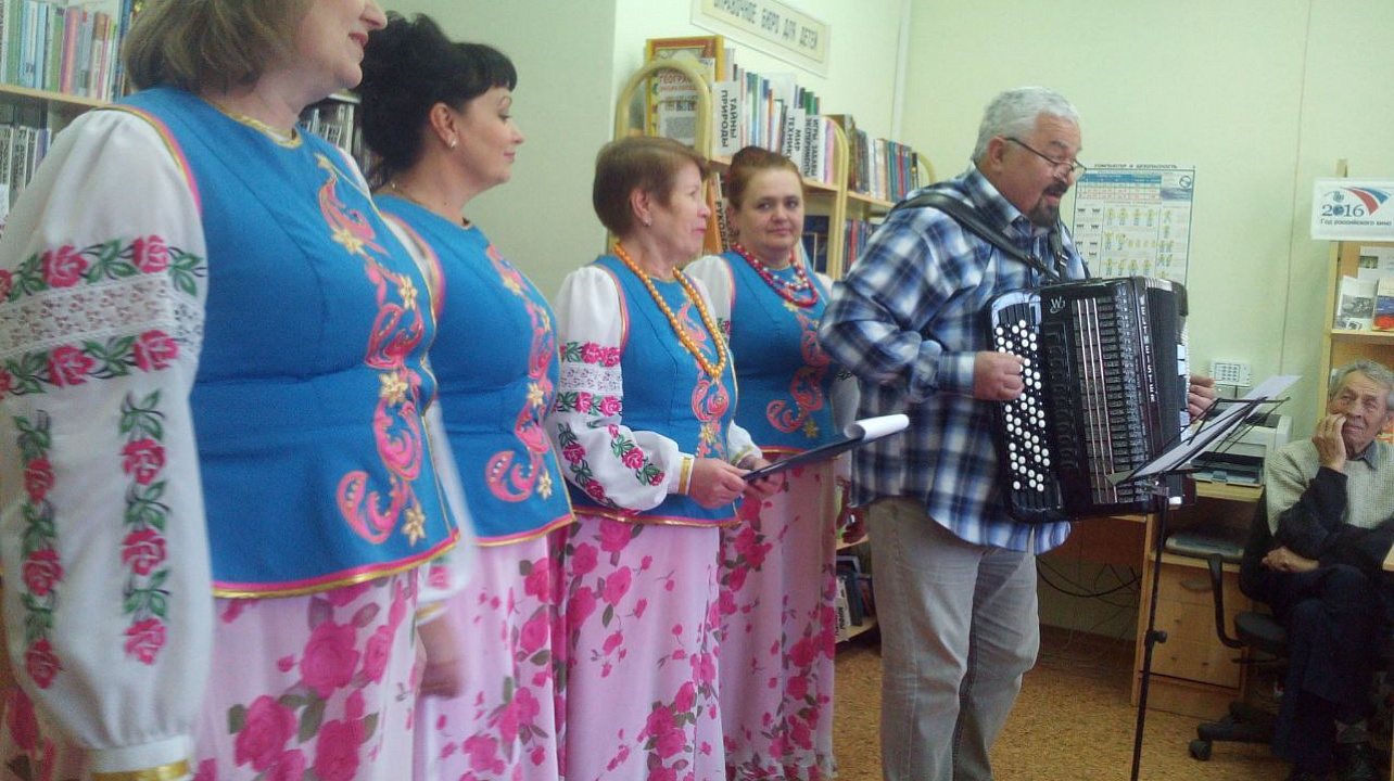 Депутат городской Думы Краснодара Сергей Быков поздравил жительниц поселка Колосистого с Днем матери