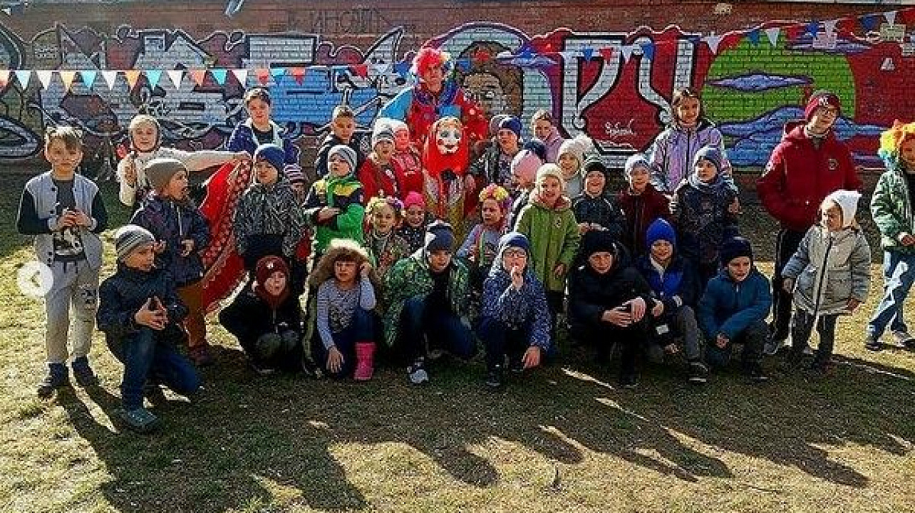 Жители Фестивального проводили зиму