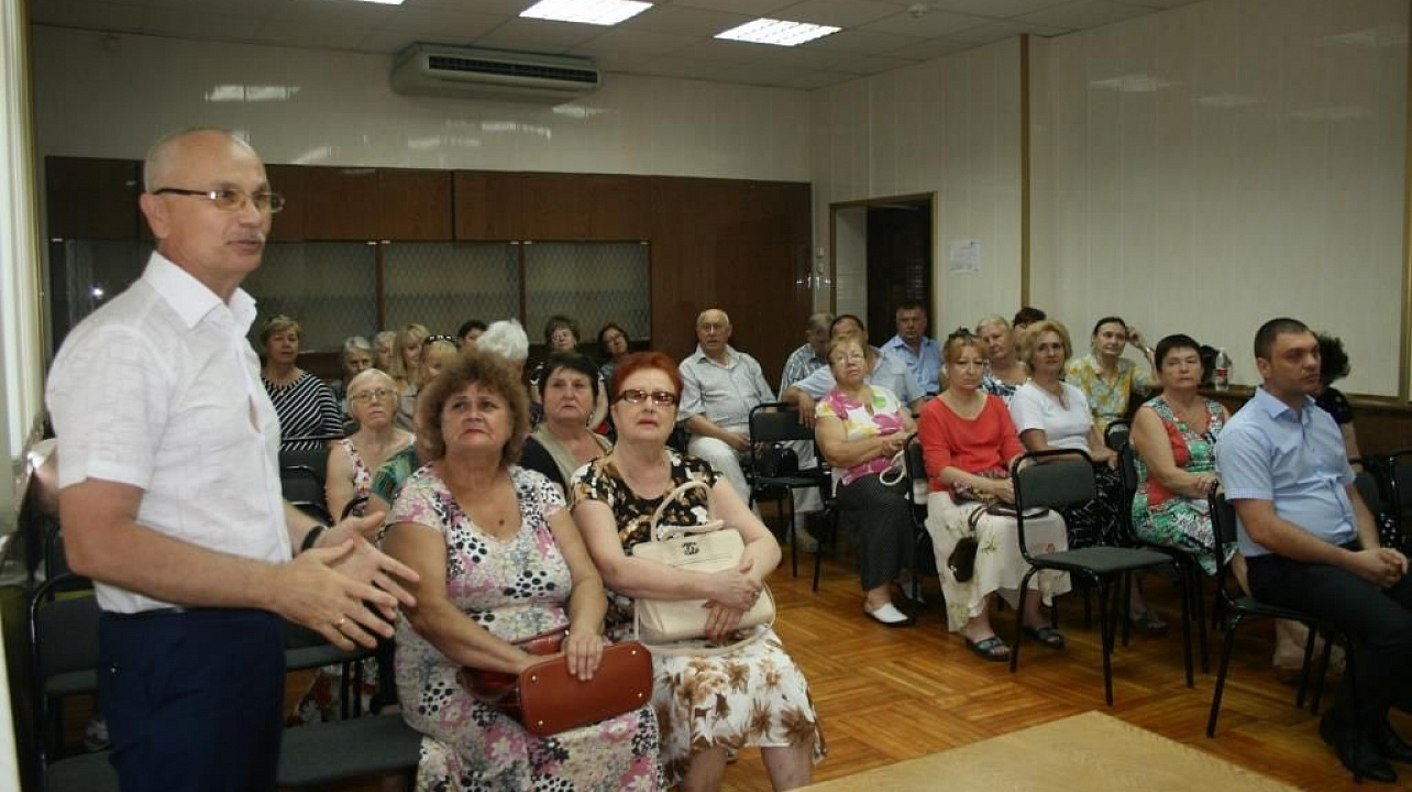 Председатели ТОС Фестивального микрорайона провели встречу с депутатом гордумы Дмитрием Оберемченко