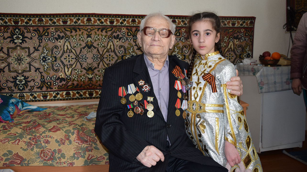 Представители национально-культурных объединений поздравили ветеранов с Днём Победы (4).JPG