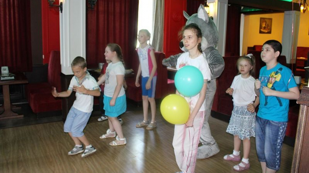 В Центральном округе поздравили детей-инвалидов с наступающим Днем защиты детей