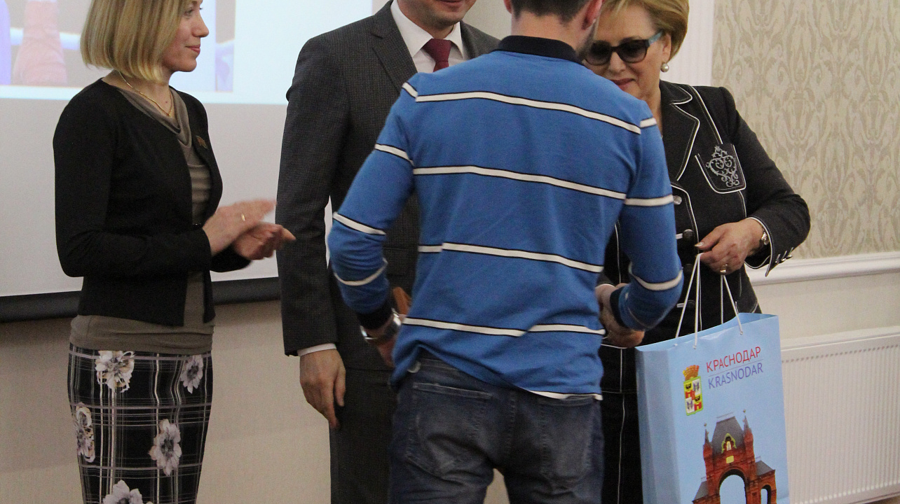 Спортивные итоги года подвели в Краснодаре. Атлетов и тренеров поблагодарил за достижения и поздравил с наступающим 2018 годом мэр Евгений Первышов. Часть 1.