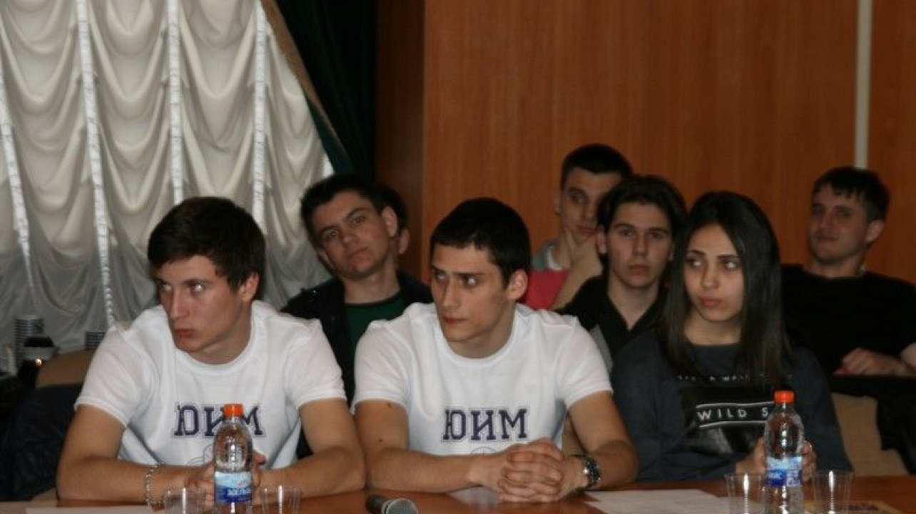 Молодёжный круглый стол, посвящённый вопросам профилактики экстремизма прошел в Краснодаре (4).JPG