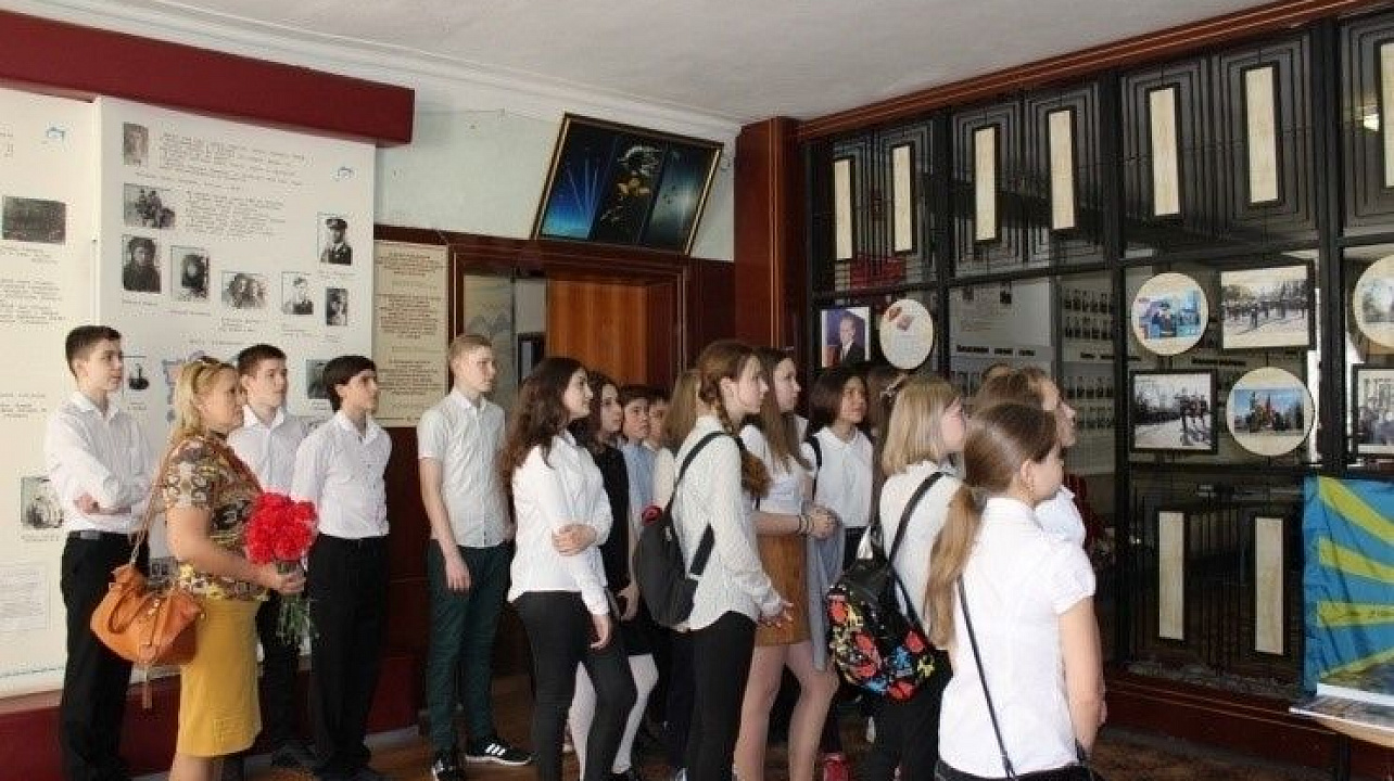 Школьники Западного округа посетили военное училище