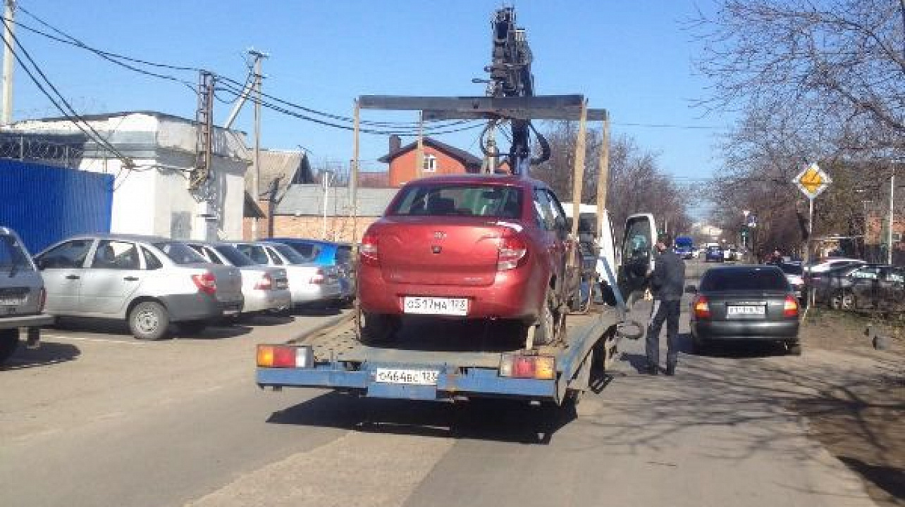 Комплексное рейдовое мероприятие по выявлению лиц, незаконно оказывающих услуги по перевозке пассажиров и багажа легковыми такси прошло в Западном округе