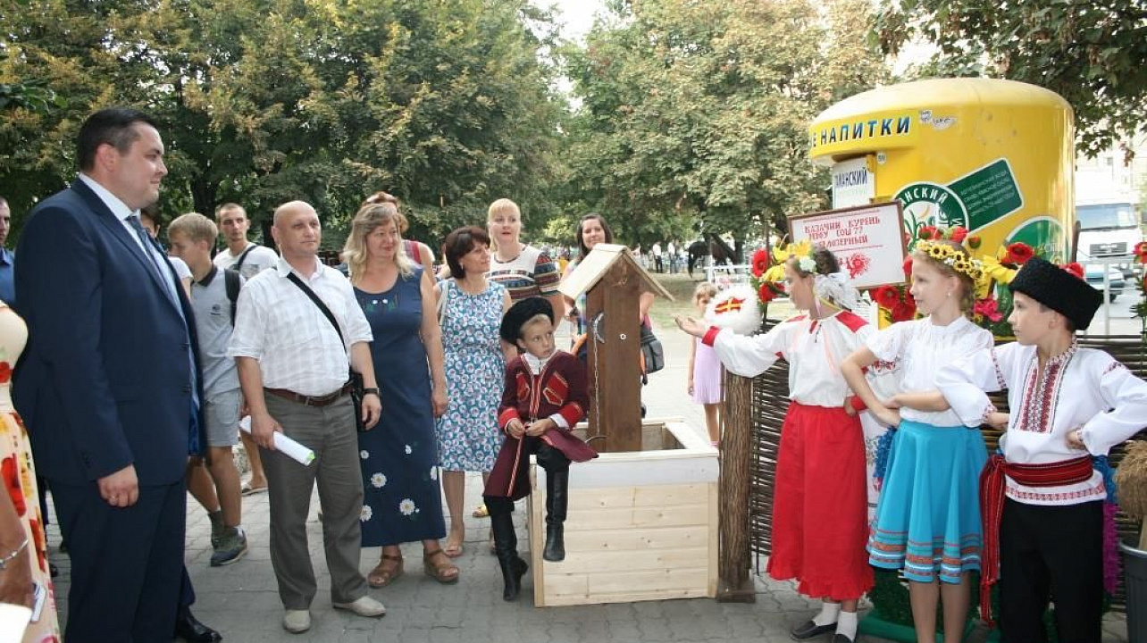 В сквере Фестивальном ко Дню города открыли отреставрированный фонтан