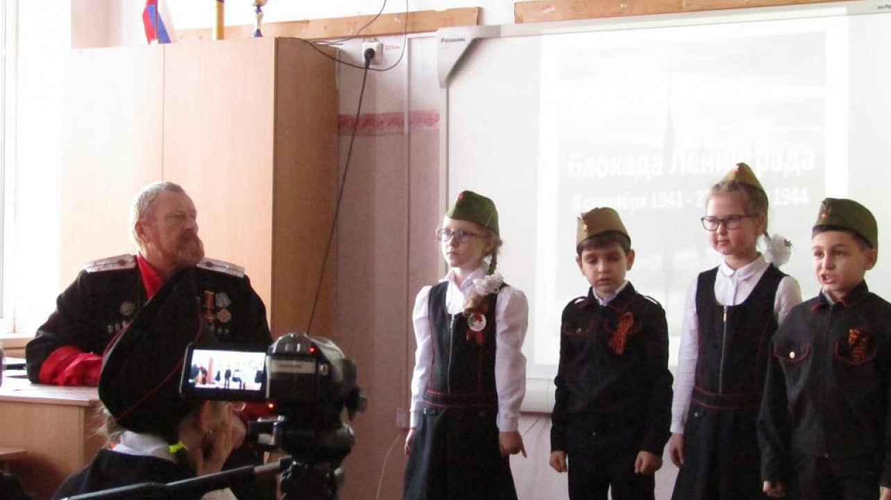 Казаком Пашковского станичного казачьего  общества в средней школе № 60 проведен урок мужества