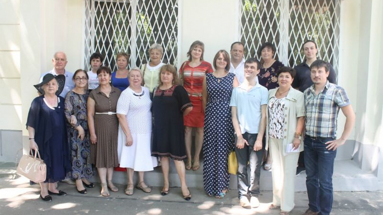 Чтобы быть полезными обществу