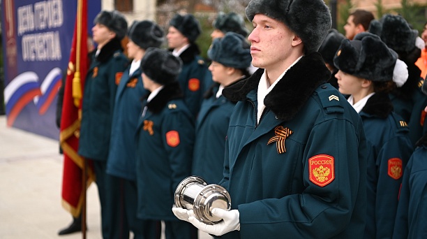 В Краснодаре в День Героев Отечества заложили капсулу времени с посланием потомкам 