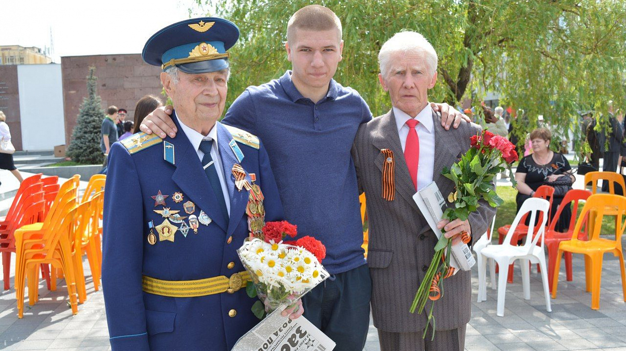 Молодежный Совет Западного округа принял участие в праздничных мероприятиях посвящённых Дню Победы