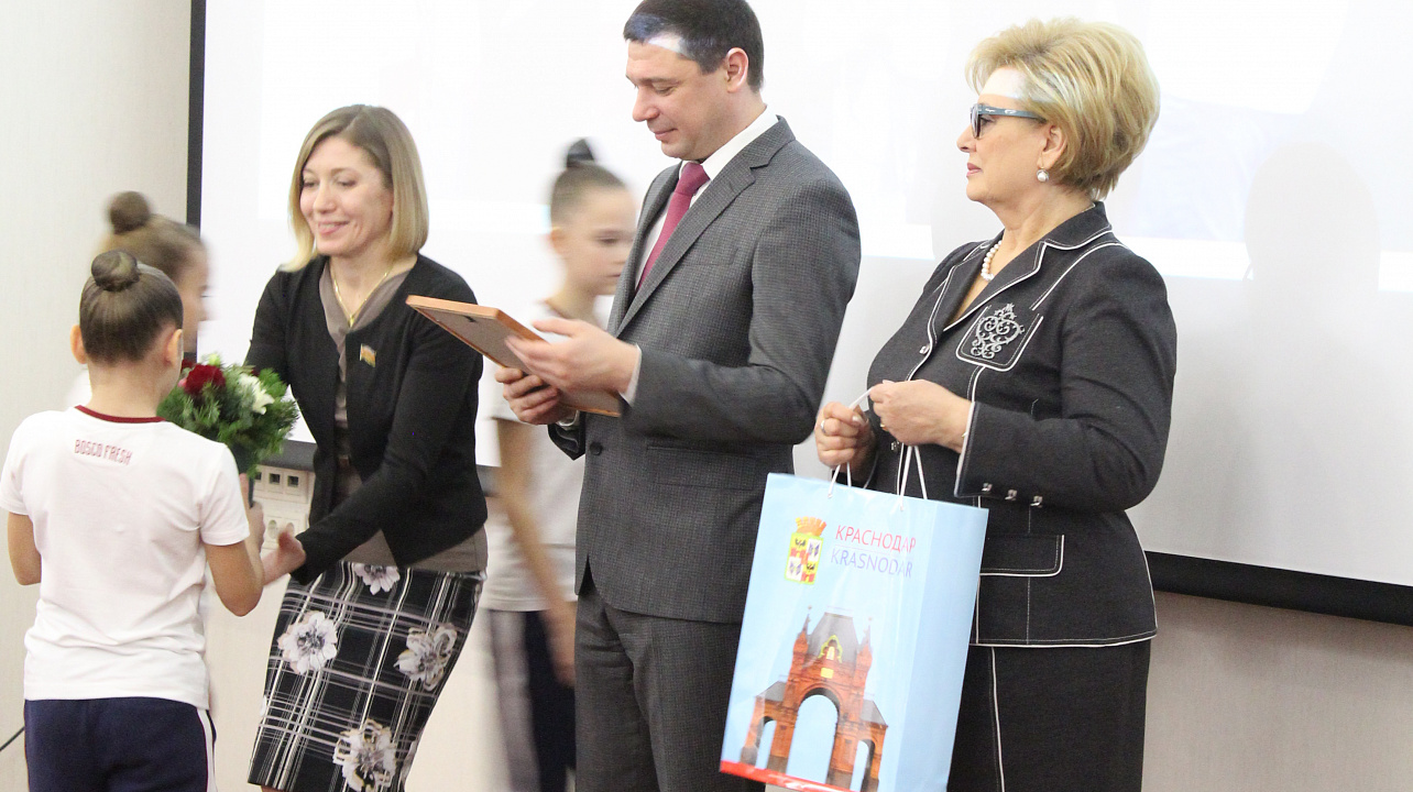 Спортивные итоги года подвели в Краснодаре. Атлетов и тренеров поблагодарил за достижения и поздравил с наступающим 2018 годом мэр Евгений Первышов. Часть 2.