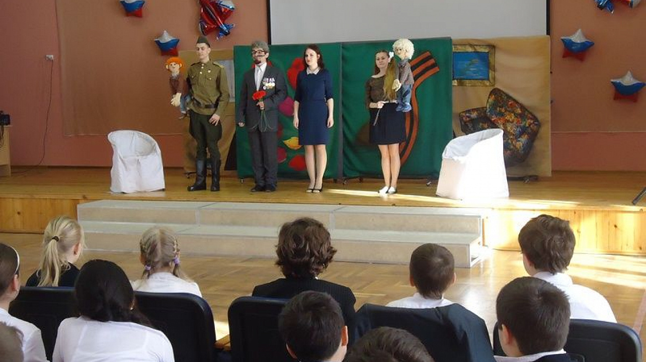 В гости к ребятам из школы № 101 Западного округа пришли артисты краснодарского детского театра «Коломбина»