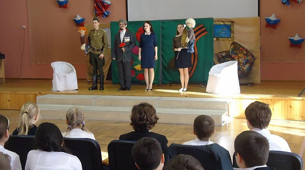 В гости к ребятам из школы № 101 Западного округа пришли артисты краснодарского детского театра «Коломбина»