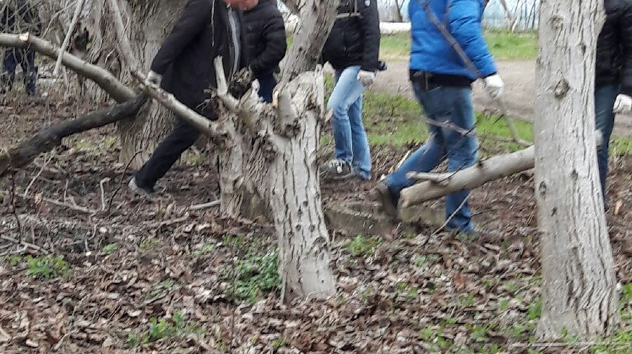 В Елизаветинской станичники наводят весенний порядок