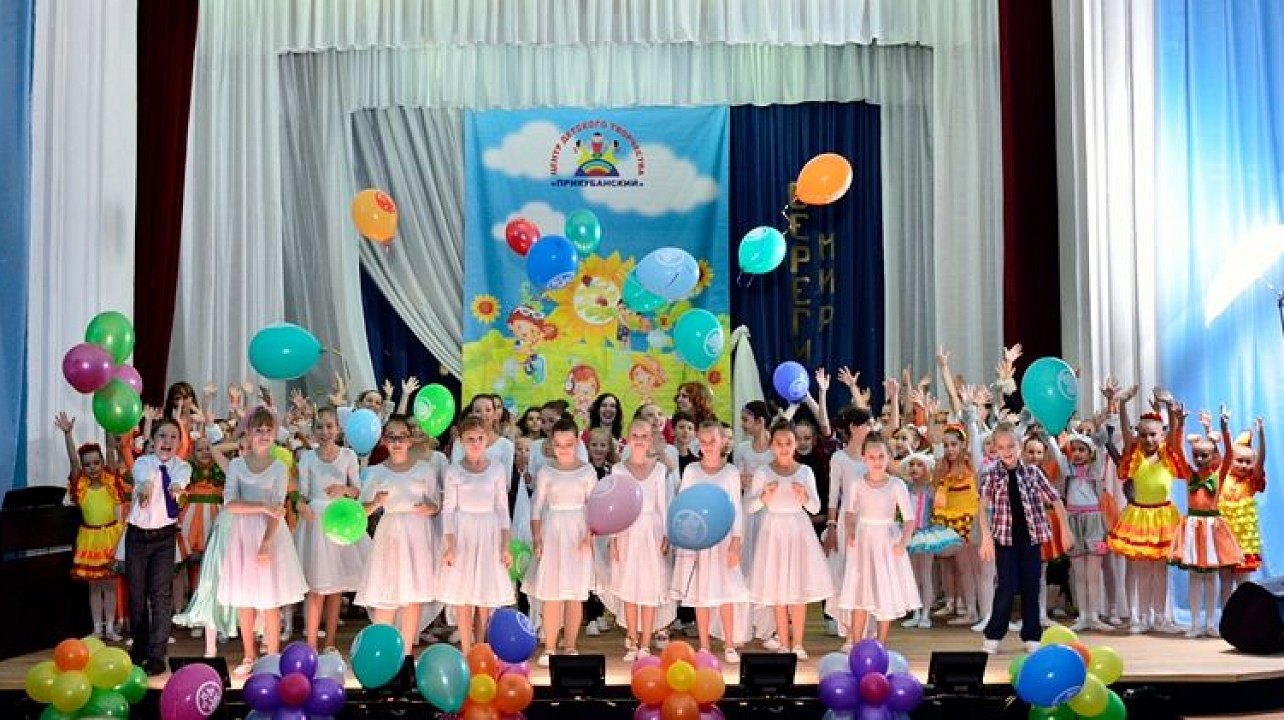 В Прикубанском округе прошел детский фестиваль ко Дню матери-казачки