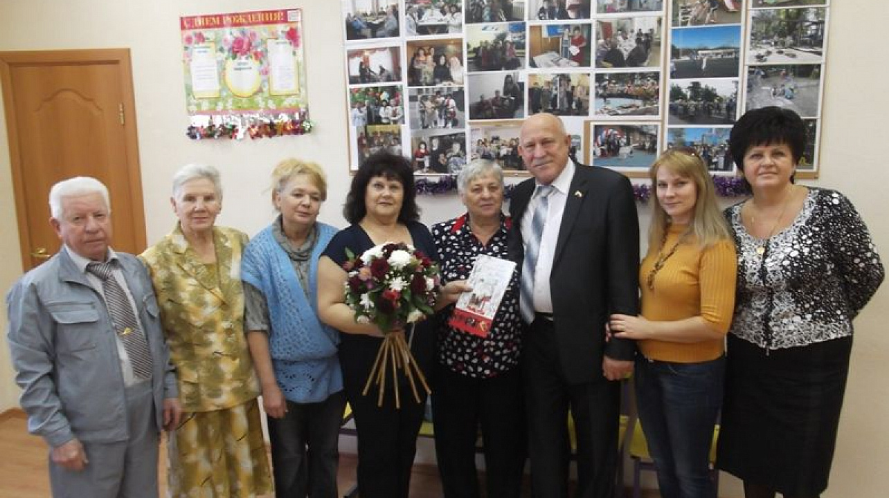 Председатель ТОС № 138 Валентина Сергеевна Крикун отметила 75-й день рождения