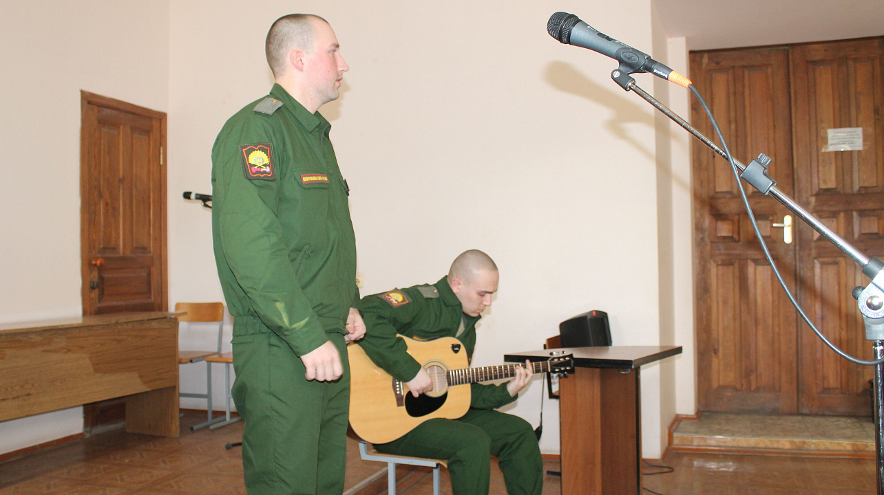 В  Кубанском государственном университете физической культуры, спорта и туризма прошёл вечер военно-патриотической песни «Споемте, друзья»