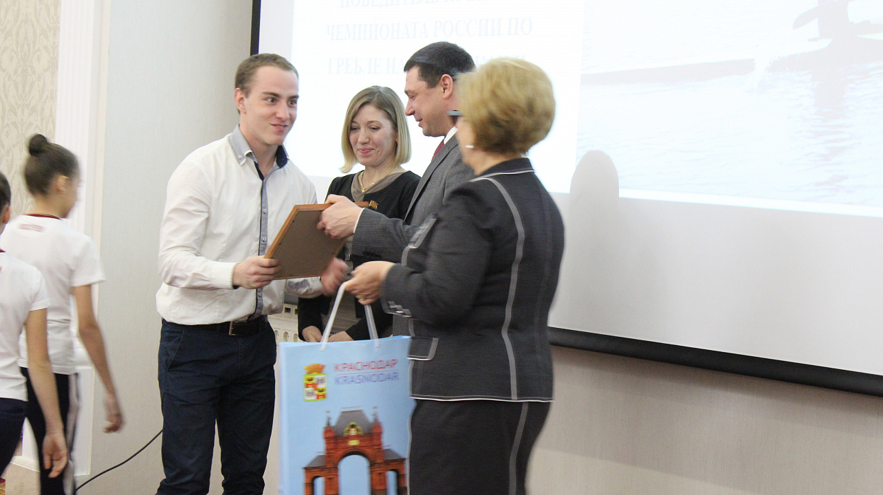 Спортивные итоги года подвели в Краснодаре. Атлетов и тренеров поблагодарил за достижения и поздравил с наступающим 2018 годом мэр Евгений Первышов. Часть 2.