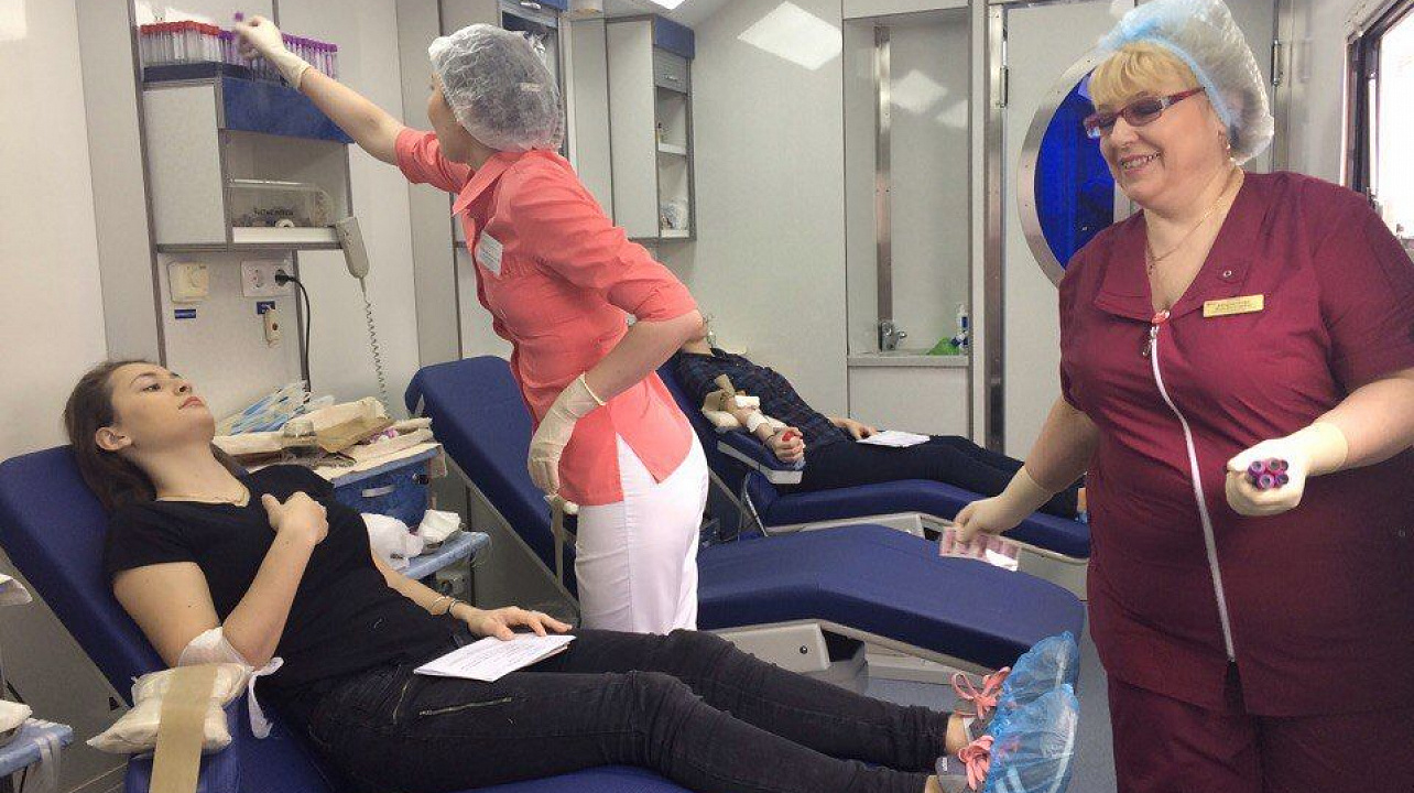 Студенты Западного округа приняли участие в едином Дне донора