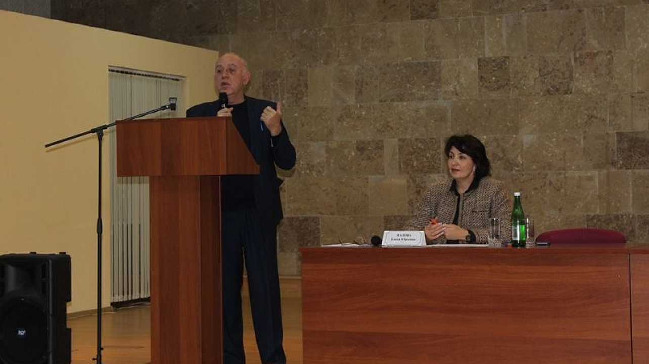 Депутаты Законодательного Собрания Краснодарского края и городской Думы Краснодара отчитались перед жителями Центрального округа