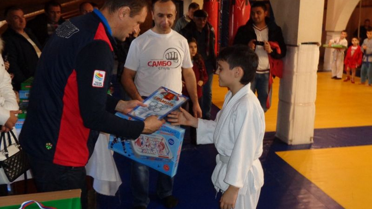 В Центральном округе состоялся открытый детско-юношеский турнир по борьбе самбо