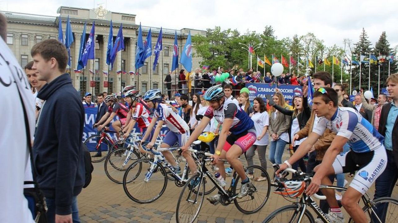 Жители Центрального округа приняли участие в первомайском шествии