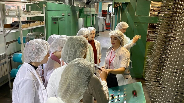 Краснодарским студентам-химикам провели экскурсию на парфюмерно-косметическом заводе