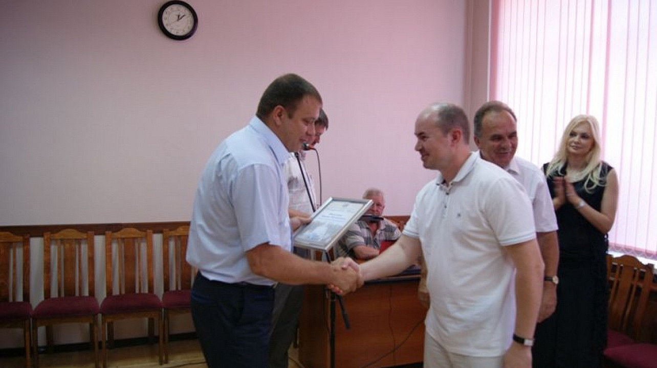 Глава Западного округа поздравил работников медицины