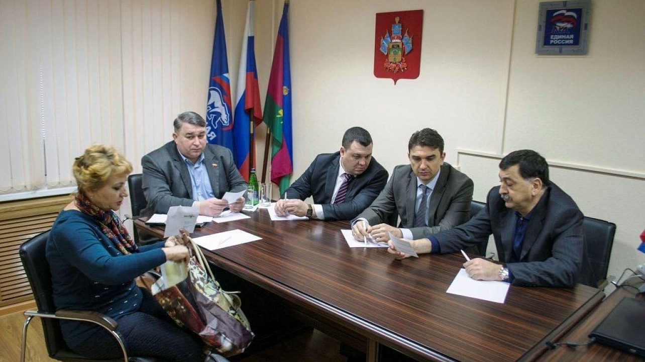 Депутат ЗСК Григорий Пенжоян провел расширенный приём граждан