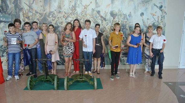 В Западном округе прошло вручение первых паспортов юным горожанам