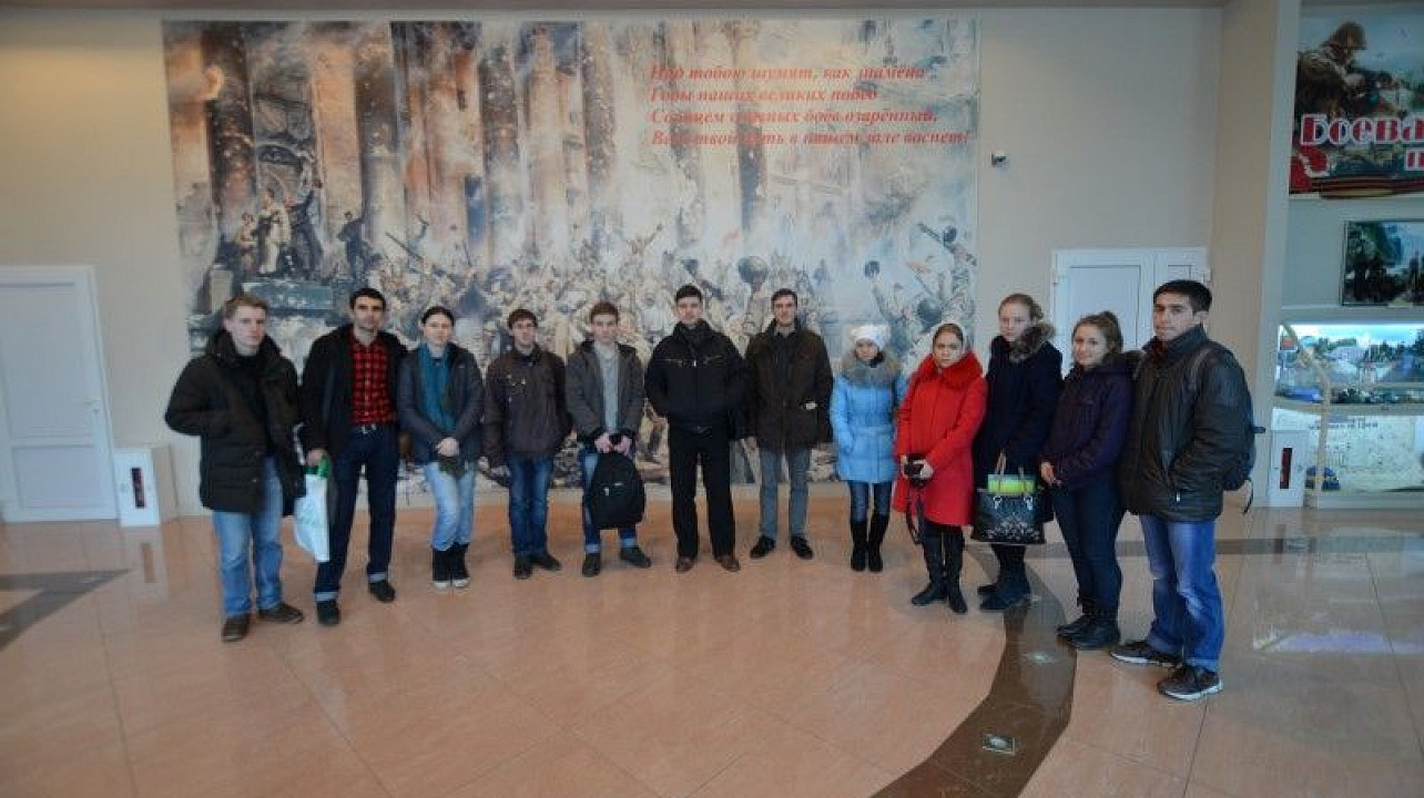 Участники молодёжного клуба «Оберег» посетили  музей военной техники
