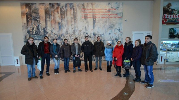 Участники молодёжного клуба «Оберег» посетили  музей военной техники