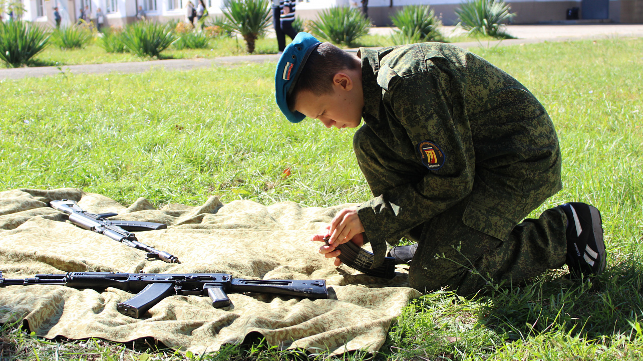 В рамках акции Спорт Zа Наших в Краснодаре прошёл мастер-класс по прохождению полосы препятствий и военно-прикладным дисциплинам