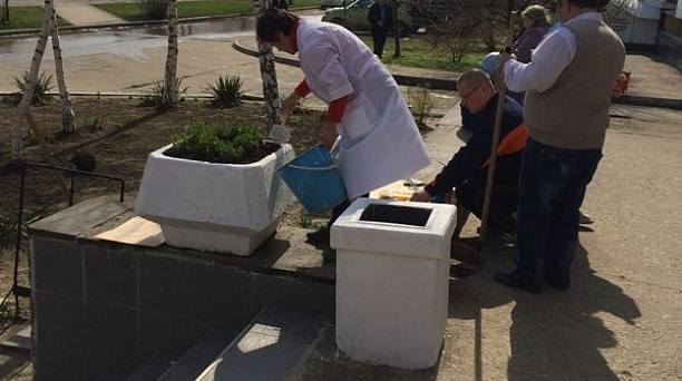 Поликлиника № 25  вышла на субботник