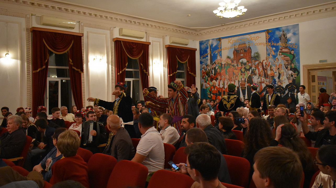 В Краснодаре отметили таджикский праздник «Мехргон» (11).JPG